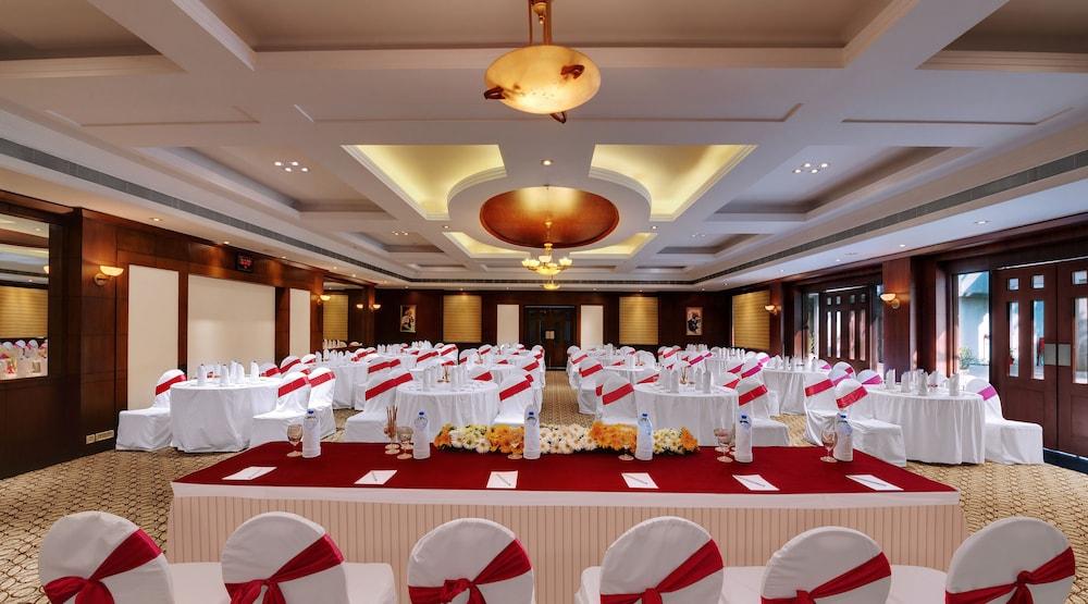 Ramada Plaza By Wyndham Jhv 5* Varanasi