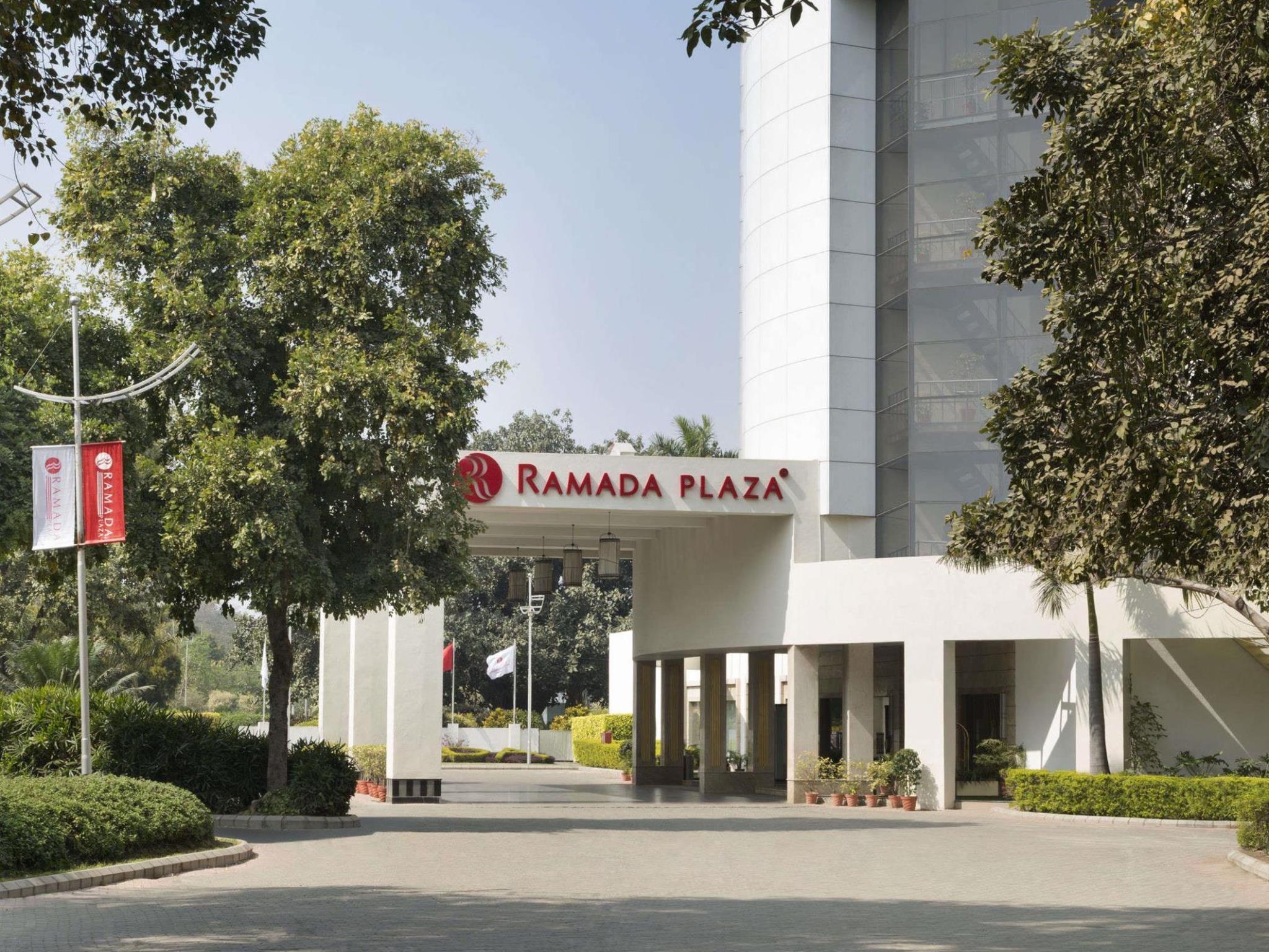 Ramada Plaza By Wyndham Jhv Hotel 5*