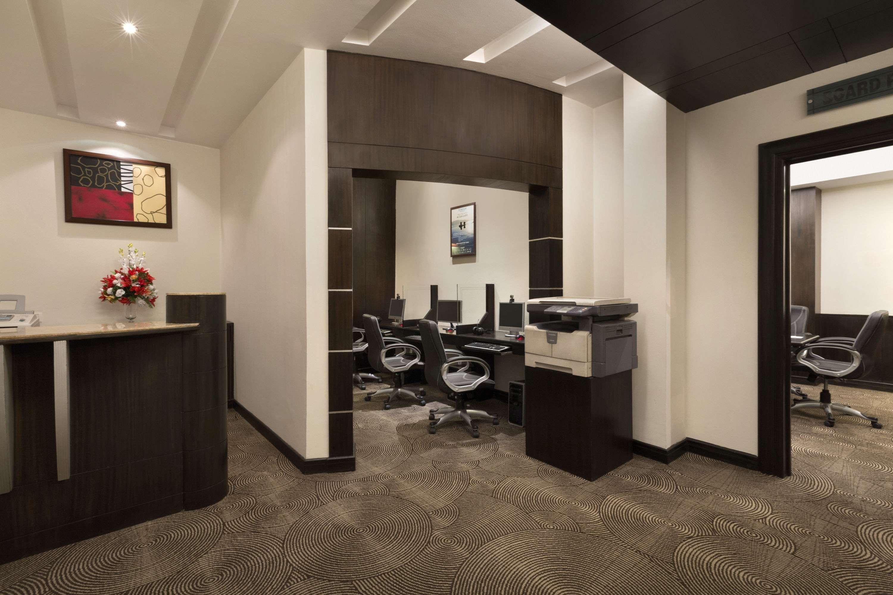Hotel Ramada Plaza By Wyndham Jhv 5*