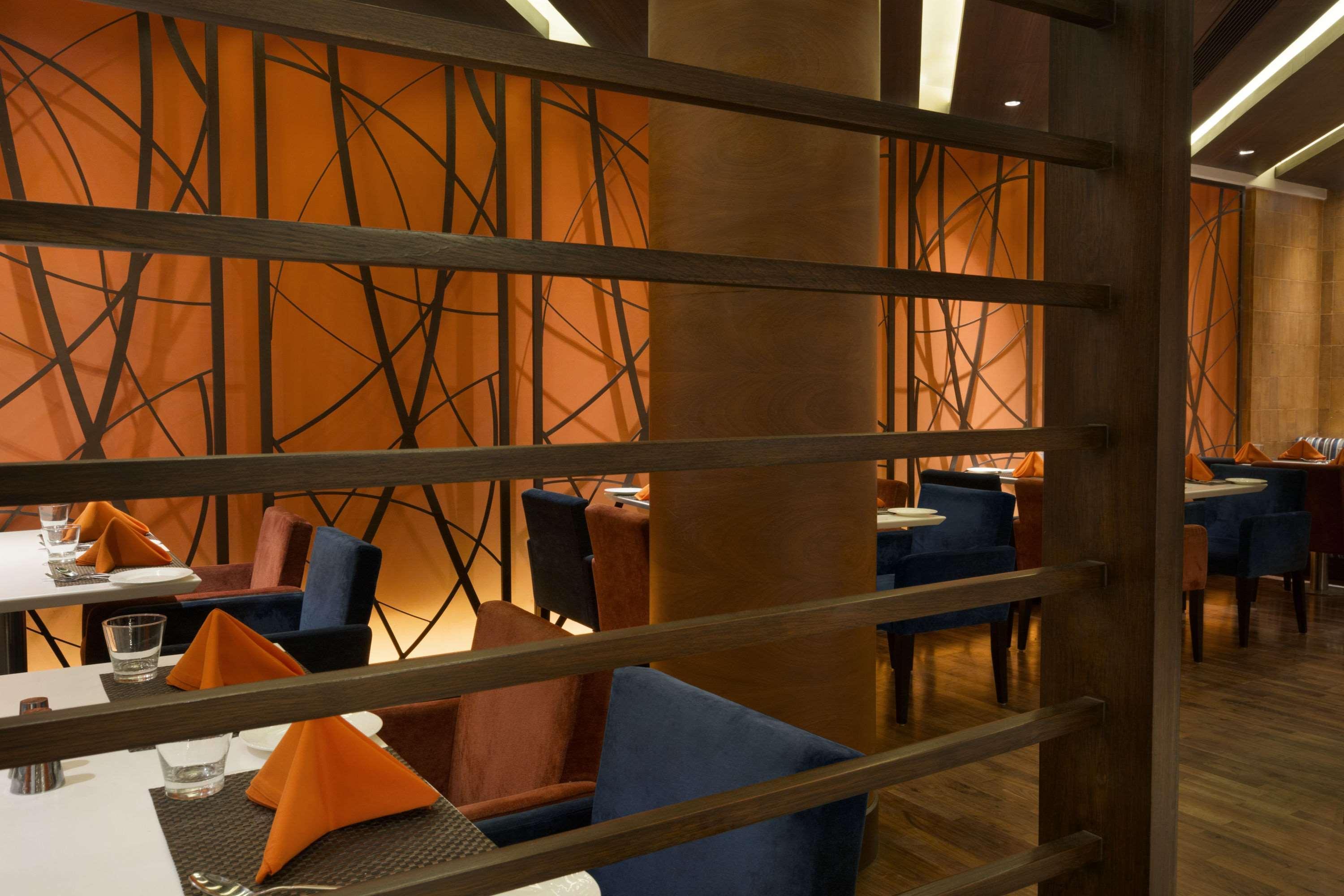 Hotel Ramada Plaza By Wyndham Jhv 5*