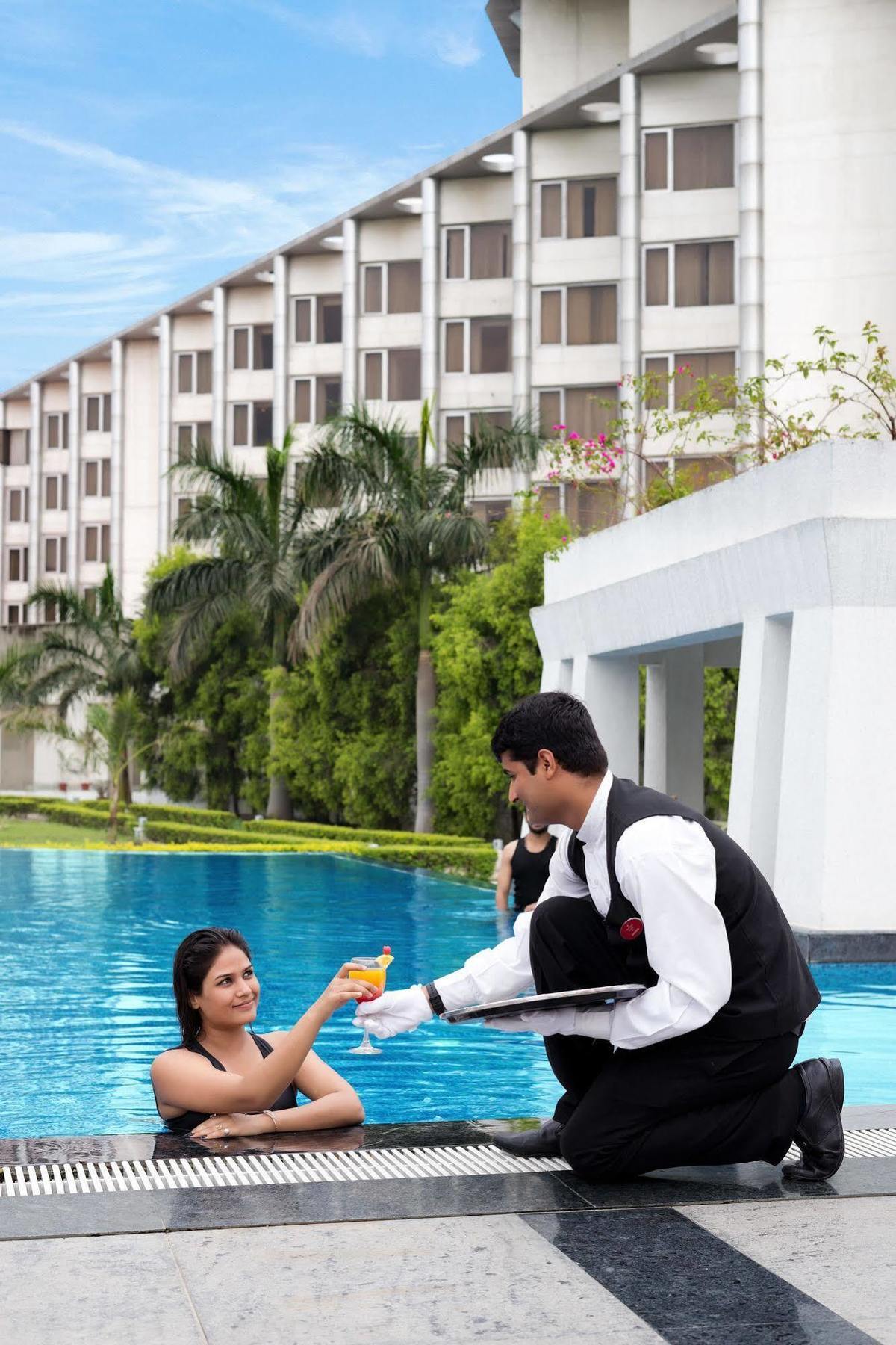 Hotel Ramada Plaza By Wyndham Jhv Varanasi